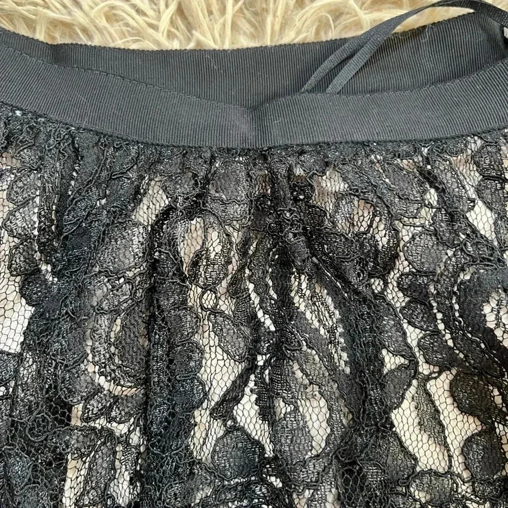 Lace mini. - Picture 2 of 2